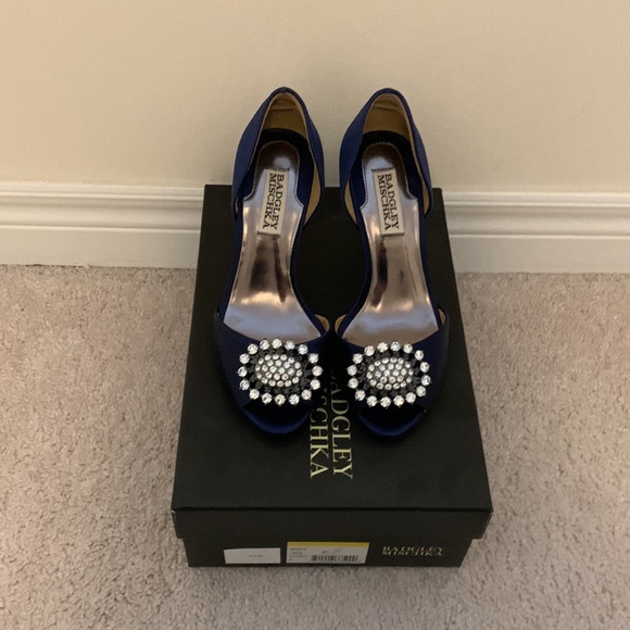 NIB Badgley Mischka Lacie Navy Satin Pumps - Picture 3 of 8